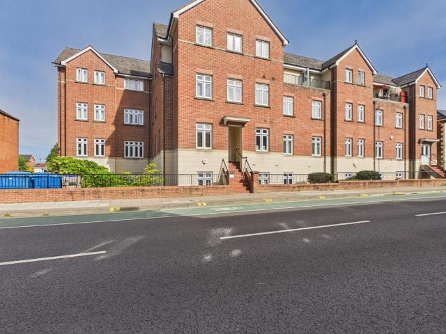 The Strand, 83 89 London Road. 2 bed apartment to rent £1,050 pcm £242 pw