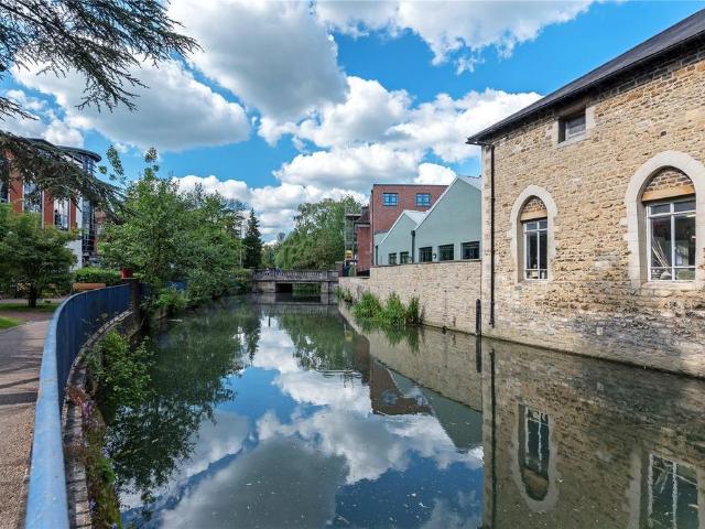 THE STREAM EDGE, OXFORD,OX1 2 bed apartment to rent £2,600 pcm £600 pw