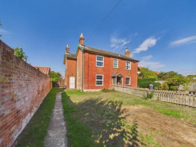 The Street, Nacton, Ipswich, Suffolk. 3 bed semi detached house to rent £1,400 pcm £323 pw