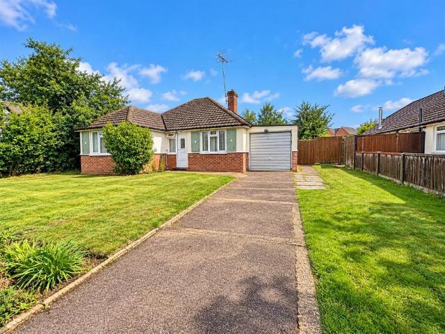 The Street, Ashford TN24 3 bed bungalow to rent £1,700 pcm £392 pw