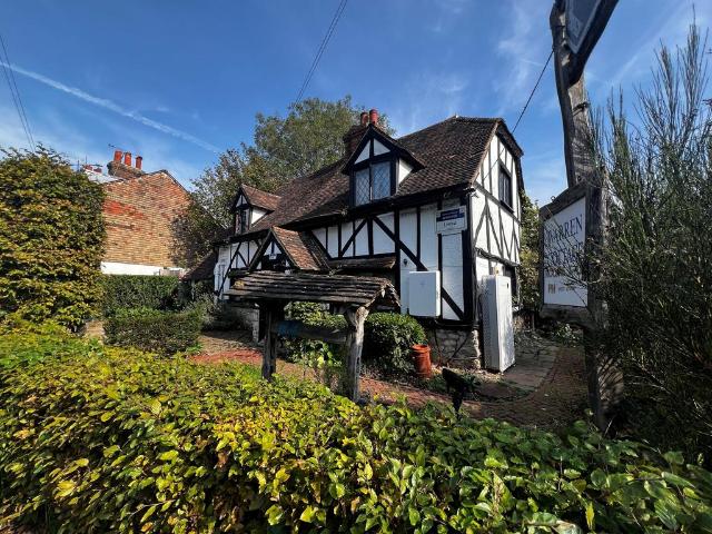The Street, Ashford, TN24 Studio to rent £775 pcm £179 pw