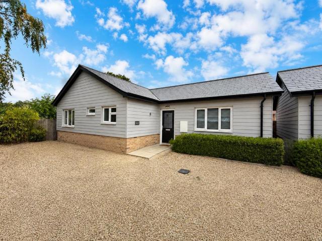 The Street, Beck Row IP28 3 bed bungalow to rent £1,550 pcm £358 pw