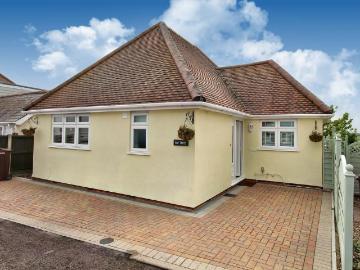 The Street, Chelmsford 2 bed detached bungalow to rent £1,525 pcm £352 pw