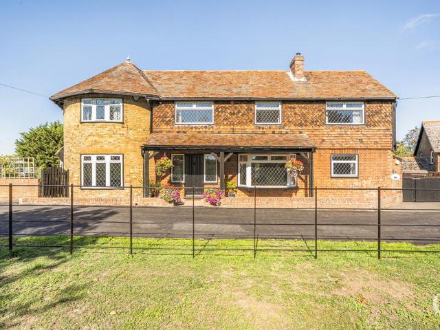 The Street, Stockbury, Sittingbourne. 4 bed detached house to rent £2,500 pcm £577 pw