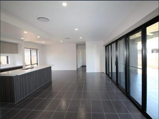 The Surrounds, Helensvale