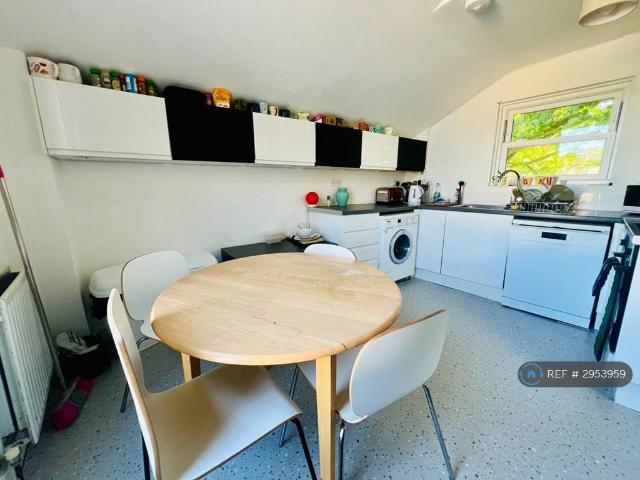 The Swan, Kingston Upon Thames, KT1 5 bed flat to rent £3,999 pcm £923 pw