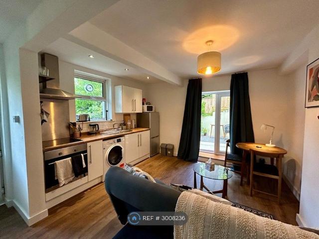 The Sycamores, Bournemouth BH4, 1 bed flat to rent, £1,250 pcm | PrimeLocation