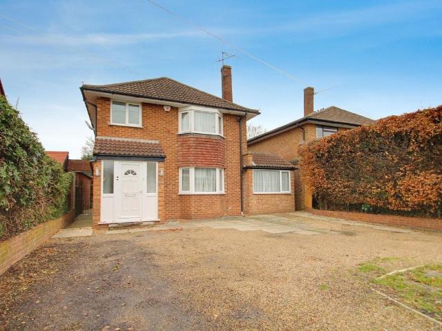 The Poynings, Richings Park SL0, 4 bed detached house to rent, £2,900 pcm | PrimeLocation