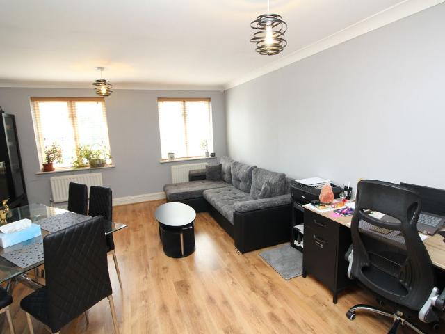 The Poppies, Sun Lane, Gravesend DA12, 2 bed flat to rent, £1,400 pcm | PrimeLocation
