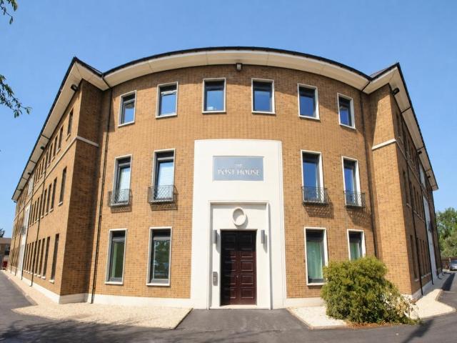 The Post House, Eastern Avenue. 2 bed flat to rent £1,250 pcm £288 pw