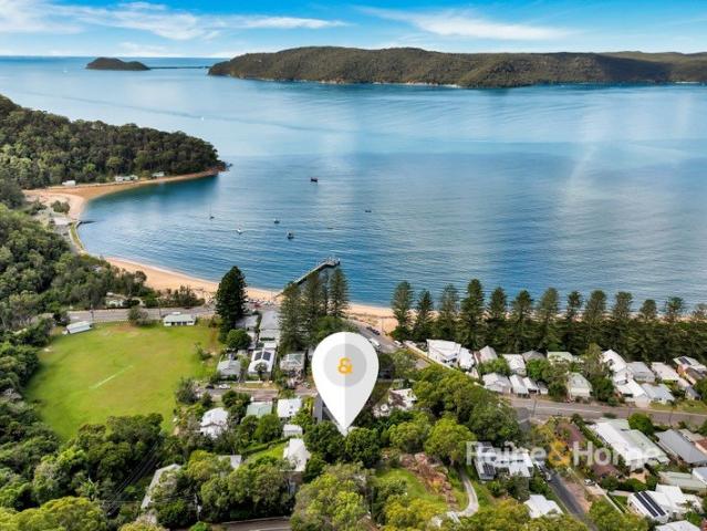 The Patonga Weekender Walk to the Beach & the Hotel