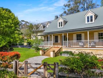 Luxury, Light & Flexibility on Half an Acre in Historic Berrima