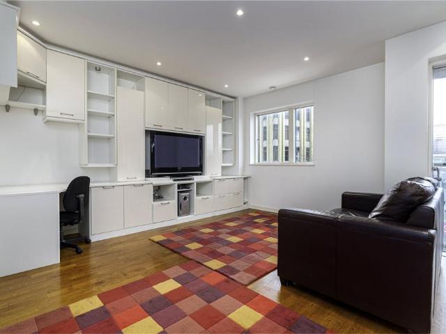 The Pad, 45 Holloway Road, Highbury &. 2 bed apartment to rent £2,850 pcm £658 pw