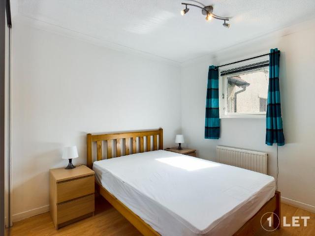 The Paddockholm, Corstorphine. 1 bed flat to rent £945 pcm £218 pw