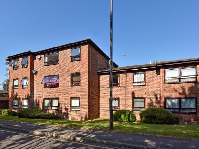 The Paddocks, Savill Way, Marlow, Buckinghamshire SL7, 2 bed flat to rent, £1,450 pcm | PrimeLocation