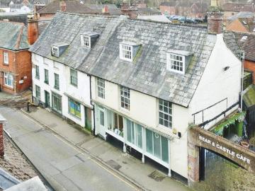 The Parade, Marlborough SN8, 2 bed flat to rent, £1,200 pcm | PrimeLocation