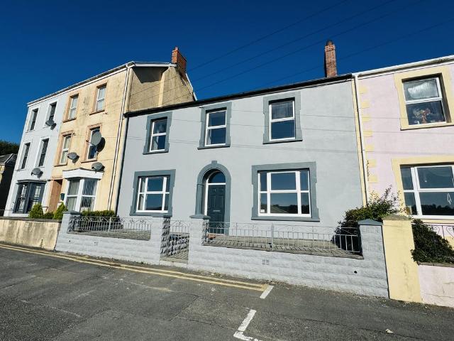 The Parade, Carmarthen, SA31 4 bed terraced house to rent £1,250 pcm £288 pw
