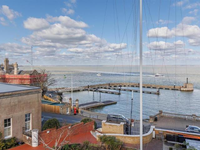 The Parade, Cowes 2 bed apartment to rent £1,675 pcm £387 pw
