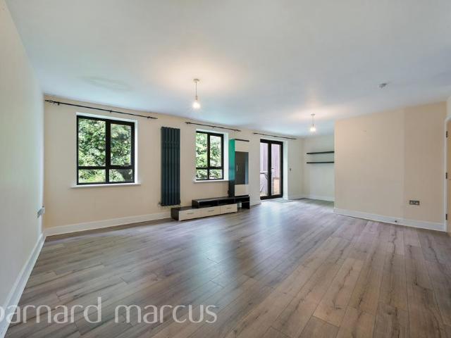 The Parade, EPSOM 2 bed apartment to rent £2,000 pcm £462 pw