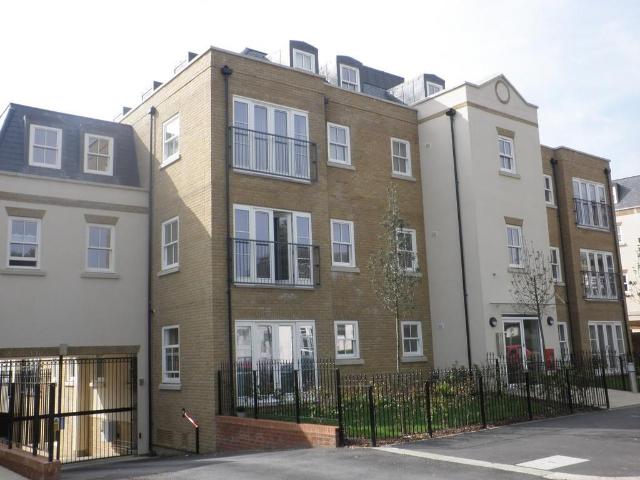 The Parade, Epsom 2 bed flat to rent £1,800 pcm £415 pw