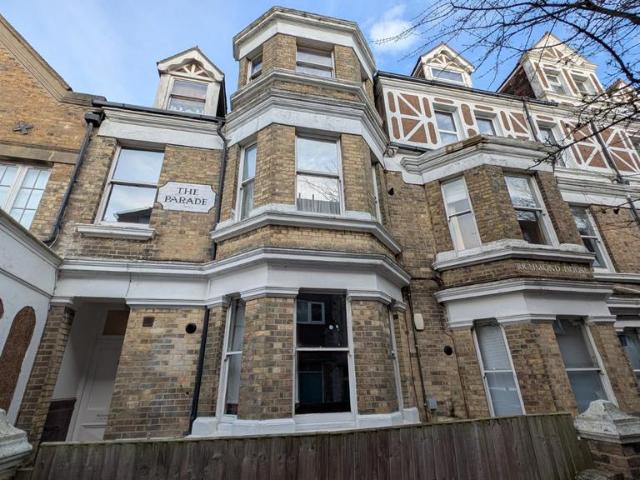 The Parade, Folkestone, Kent, CT20 2 bed flat to rent £950 pcm £219 pw