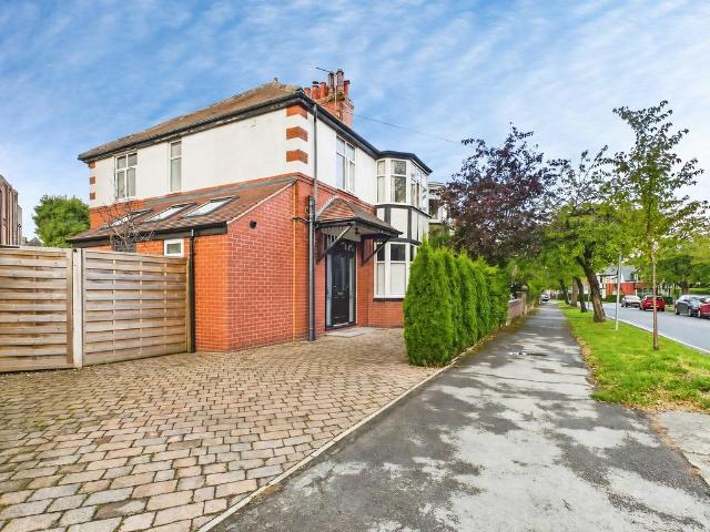 The Parade, Harrogate, HG1 4 bed semi detached house to rent £2,650 pcm £612 pw