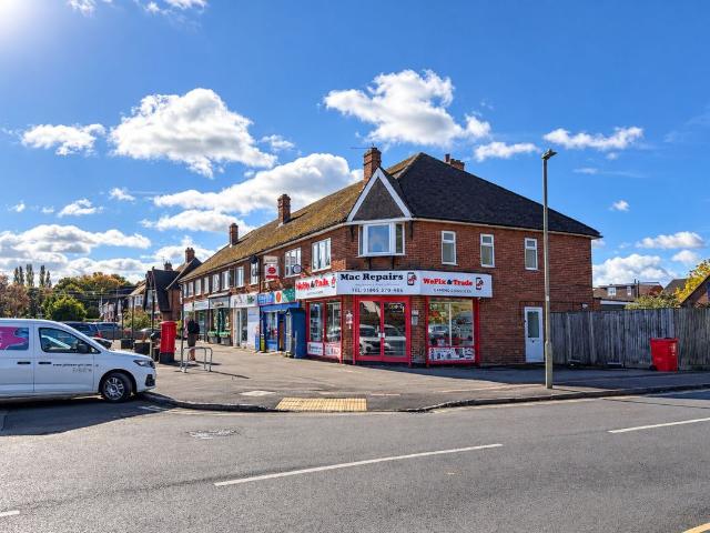 The Parade, Kidlington OX5, 2 bed flat to rent, £1,400 pcm | PrimeLocation