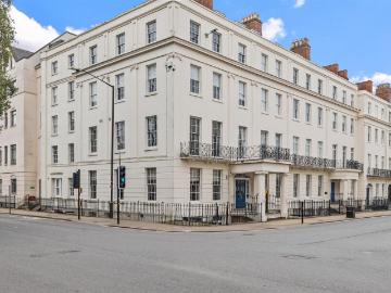 The Parade, Leamington Spa 3 bed duplex to rent £1,800 pcm £415 pw