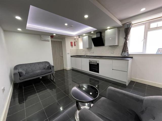 The Parade, Roath, Cardiff CF24, 1 bed flat to rent, £850 pcm | PrimeLocation