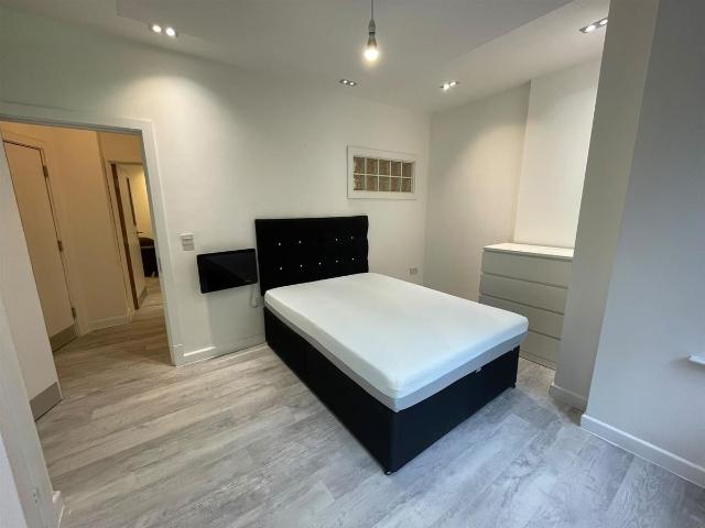 The Parade, Roath, Cardiff CF24, 1 bed flat to rent, £935 pcm | PrimeLocation