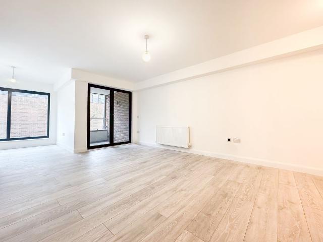 The Parade, Watford WD17, 1 bed flat to rent, £1,500 pcm | PrimeLocation