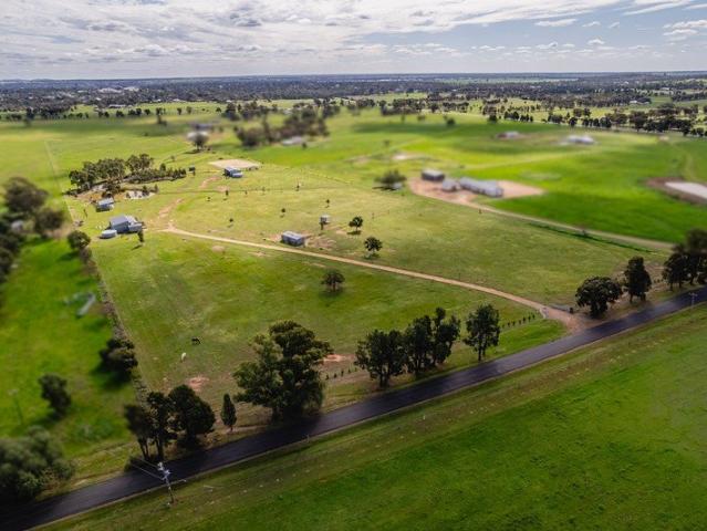 'The Park' Ultimate Rural Lifestyle & Equestrian Sanctuary on Eastern Edge of Town