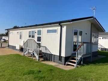 The Park Homes, Milestone Road. 2 bed mobile home to rent £1,102 pcm £254 pw