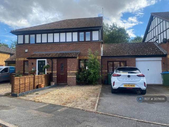 The Pastures, Aylesbury, HP20 3 bed semi detached house to rent £1,850 pcm £427 pw