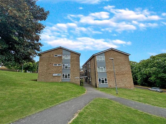 The Pastures, High Wycombe HP13 1 bed apartment to rent £1,000 pcm £231 pw