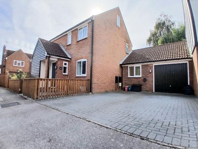The Pastures, Stevenage SG2, 4 bed property to rent, £2,400 pcm | PrimeLocation