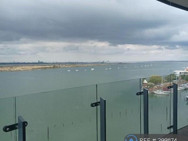 The Peninsula, Gillingham, ME7 2 bed flat to rent £1,550 pcm £358 pw