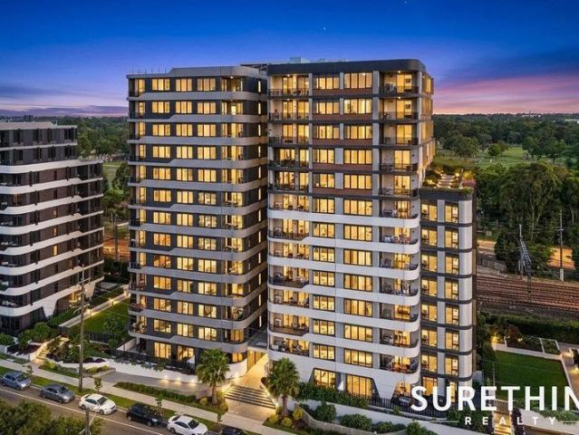 The Penthouse One Bedroom + Study with Top Floor 180 Degree North Facing Views