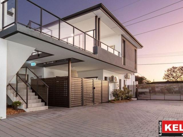 THE PENTHOUSE EXCELLENT FIRST HOME OR INVESTMENT