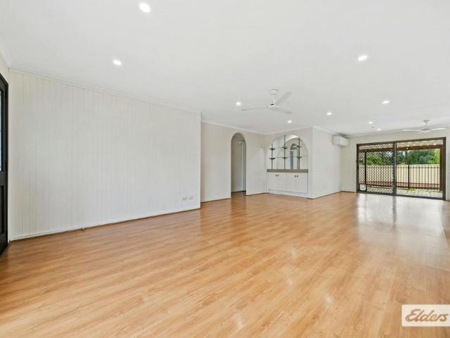 The Perfect 4 Bedroom Family Entertainer with Pool!