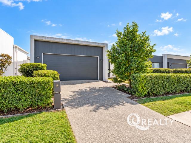 The Perfect 4 Bedroom Family Home in Convenient Location!