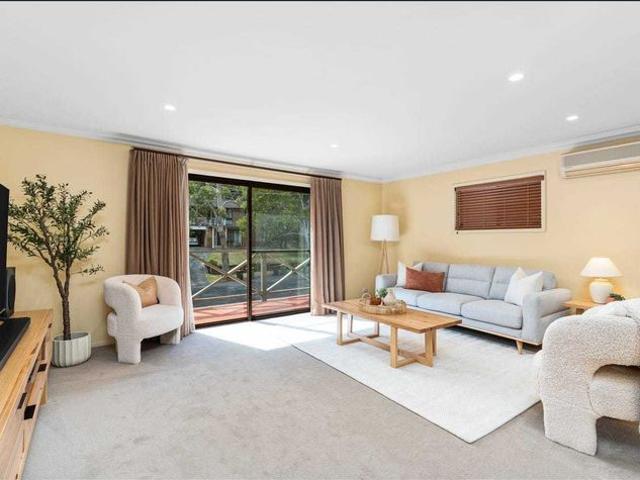 The perfect tranquil cul de sack family home!