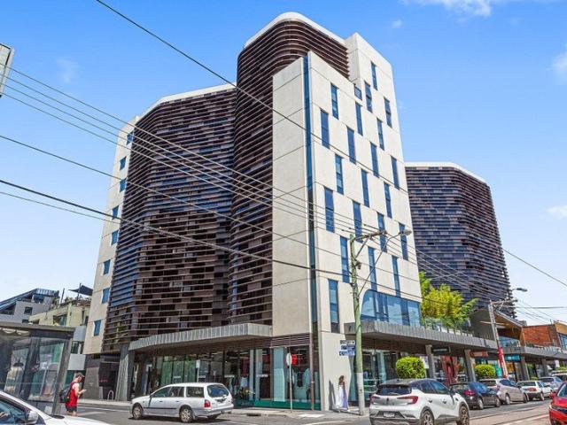 The Perfect Urban Retreat with Two Bathrooms & a Stunning Outdoor Balcony