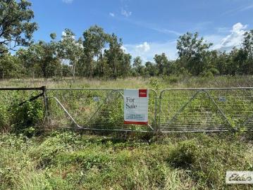 The perfect weekender lifestyle block awaits! Freehold Great location Excellent value Check this out!