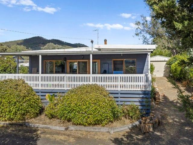 The Perfect All Season Escape in Goughs Bay