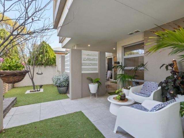 The Perfect Balance of Indoor & Outdoor Ground Floor Living!