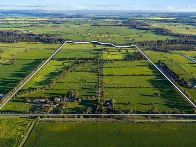 The Perfect Blend of Country Living, Comfort & Equestrian Excellence