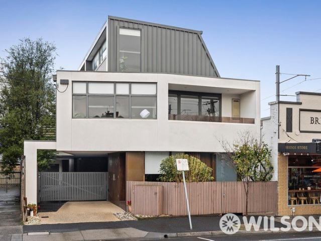 The Perfect Blend of Luxury, Light and Location