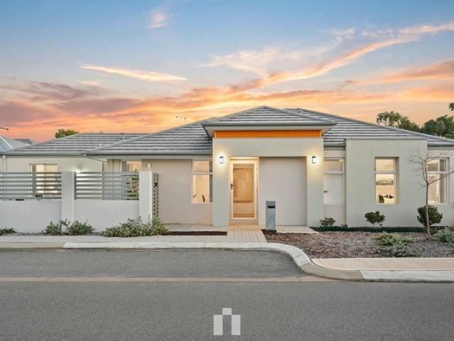 THE PERFECT BLEND OF SPACE, STYLE & LOW MAINTENANCE LIVING