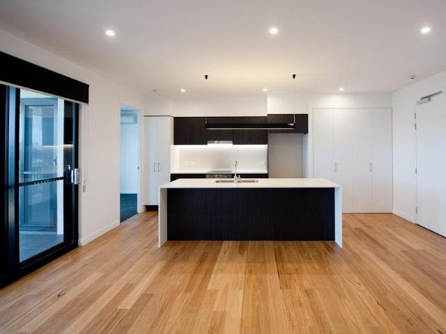 The Perfect Combination of Contemporary Style & City Fringe Convenience!